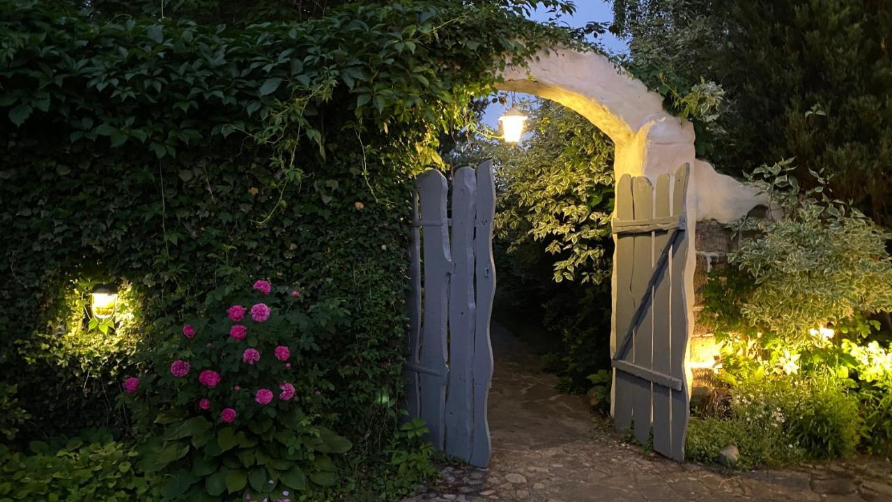 Flower Street Svitjaz Exteriör bild